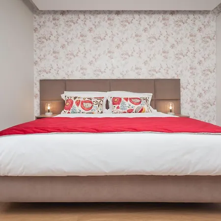 Essence Marianos فندق