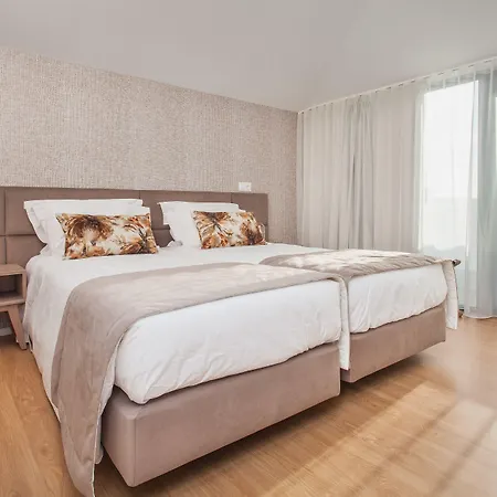 Essence Marianos فندق