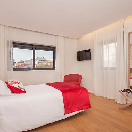 Essence Marianos فندق