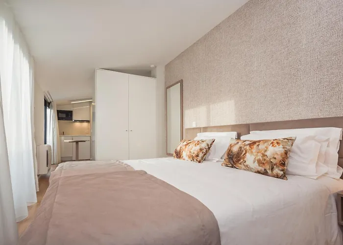 Essence Marianos Hotel